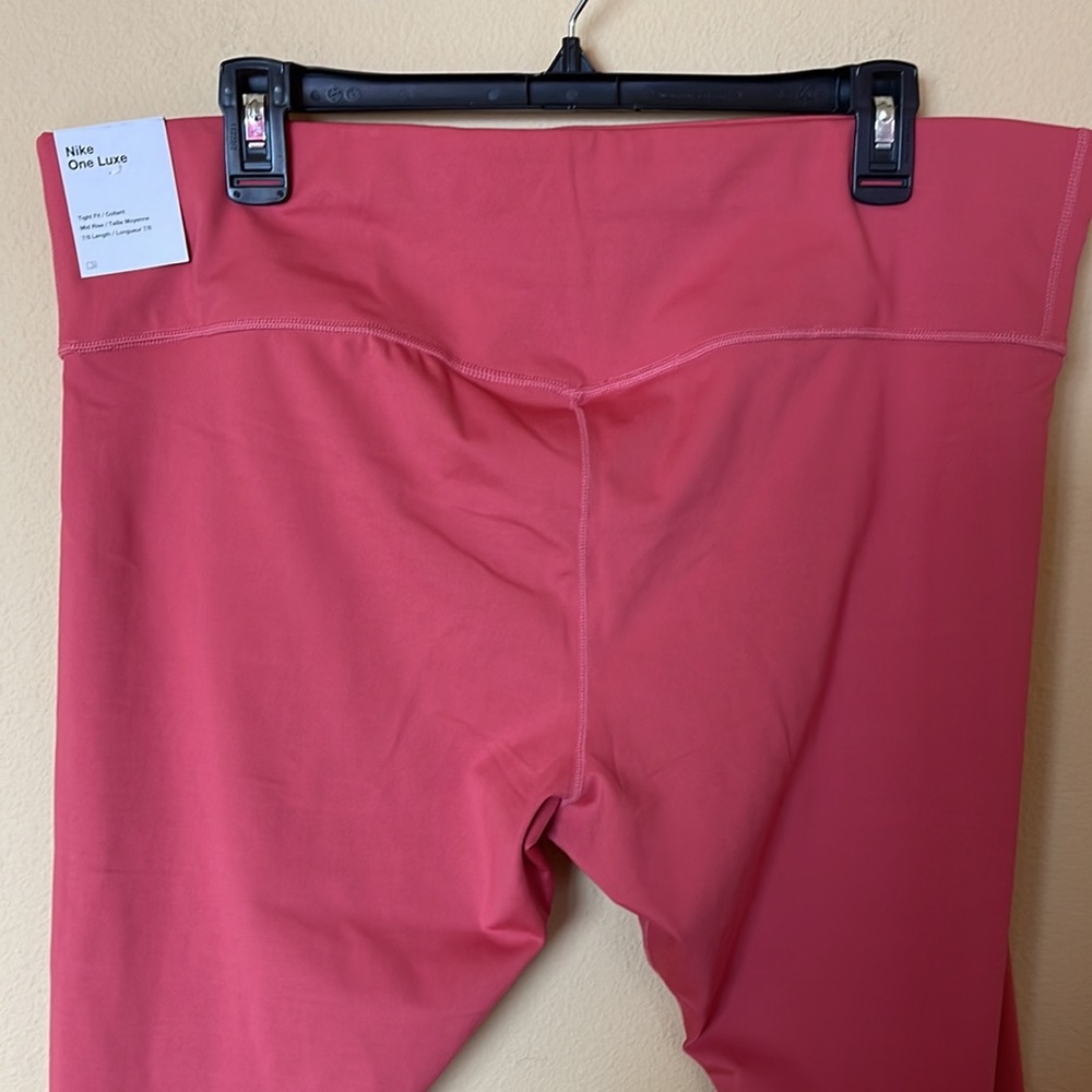 NWT NIKE ONE LUXE CROPPED TIGHTS - Picture 4 of 6